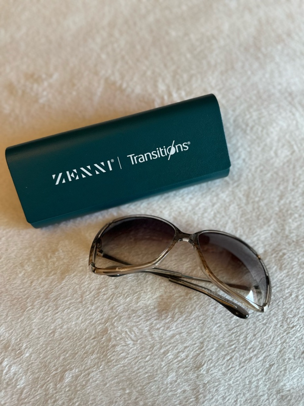 Marc Jacobs Translucent Taupe Gradient Oversized Square Sunglasses - Picture 2 of 2